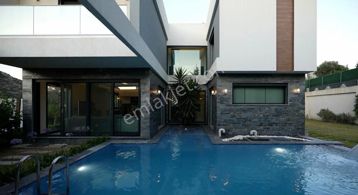 Kuşadası İstek Okulları Bölgesinde Özel Havuzlu Geniş Villa — fotoğraf 16