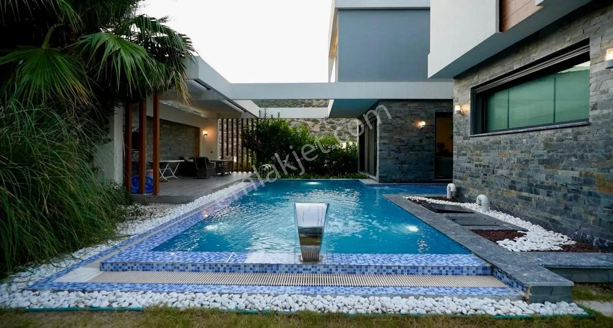 Kuşadası İstek Okulları Bölgesinde Özel Havuzlu Geniş Villa — fotoğraf 17