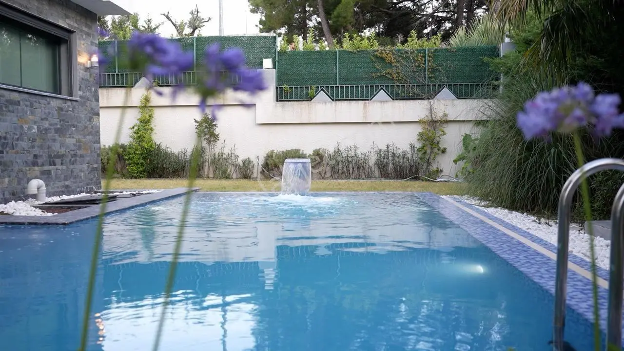 Kuşadası İstek Okulları Bölgesinde Özel Havuzlu Geniş Villa — fotoğraf 21