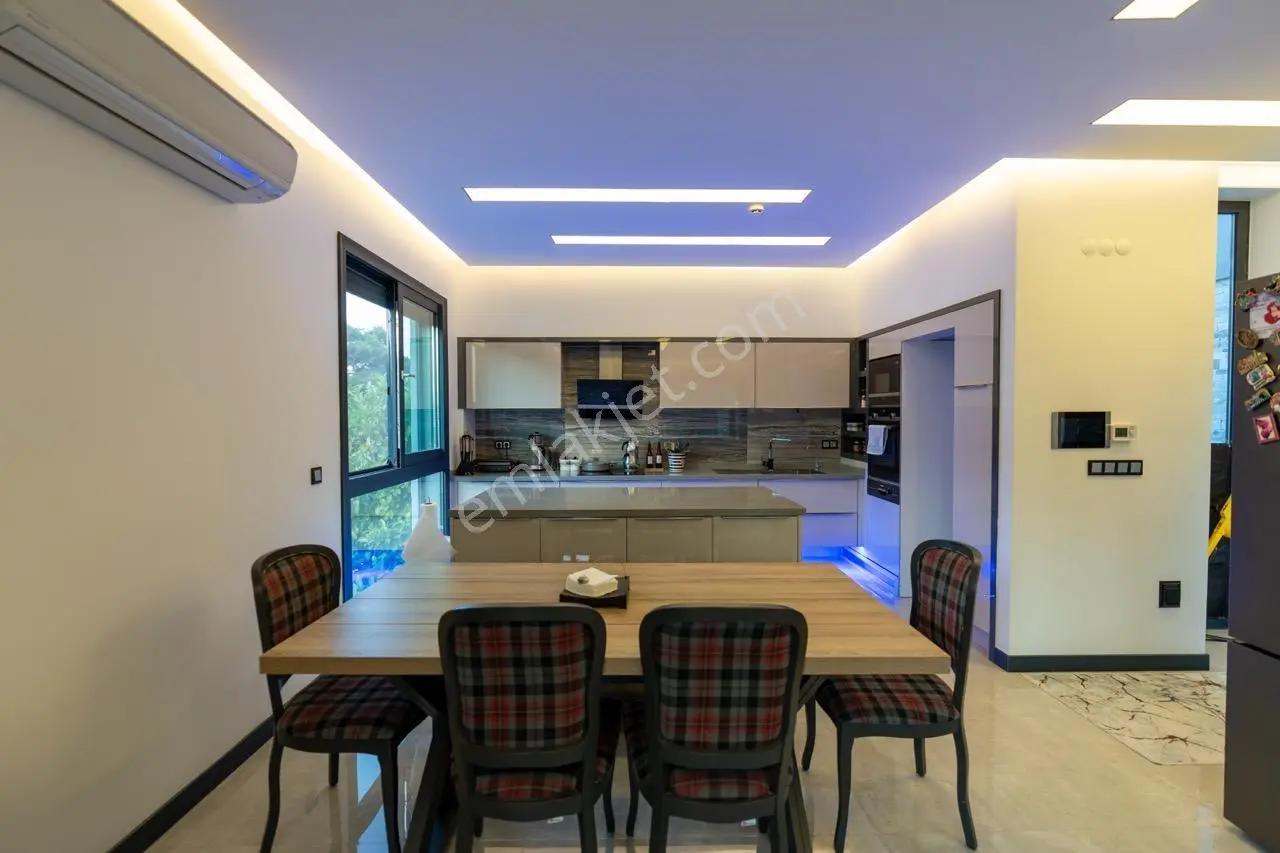 Kuşadası İstek Okulları Bölgesinde Özel Havuzlu Geniş Villa — fotoğraf 24