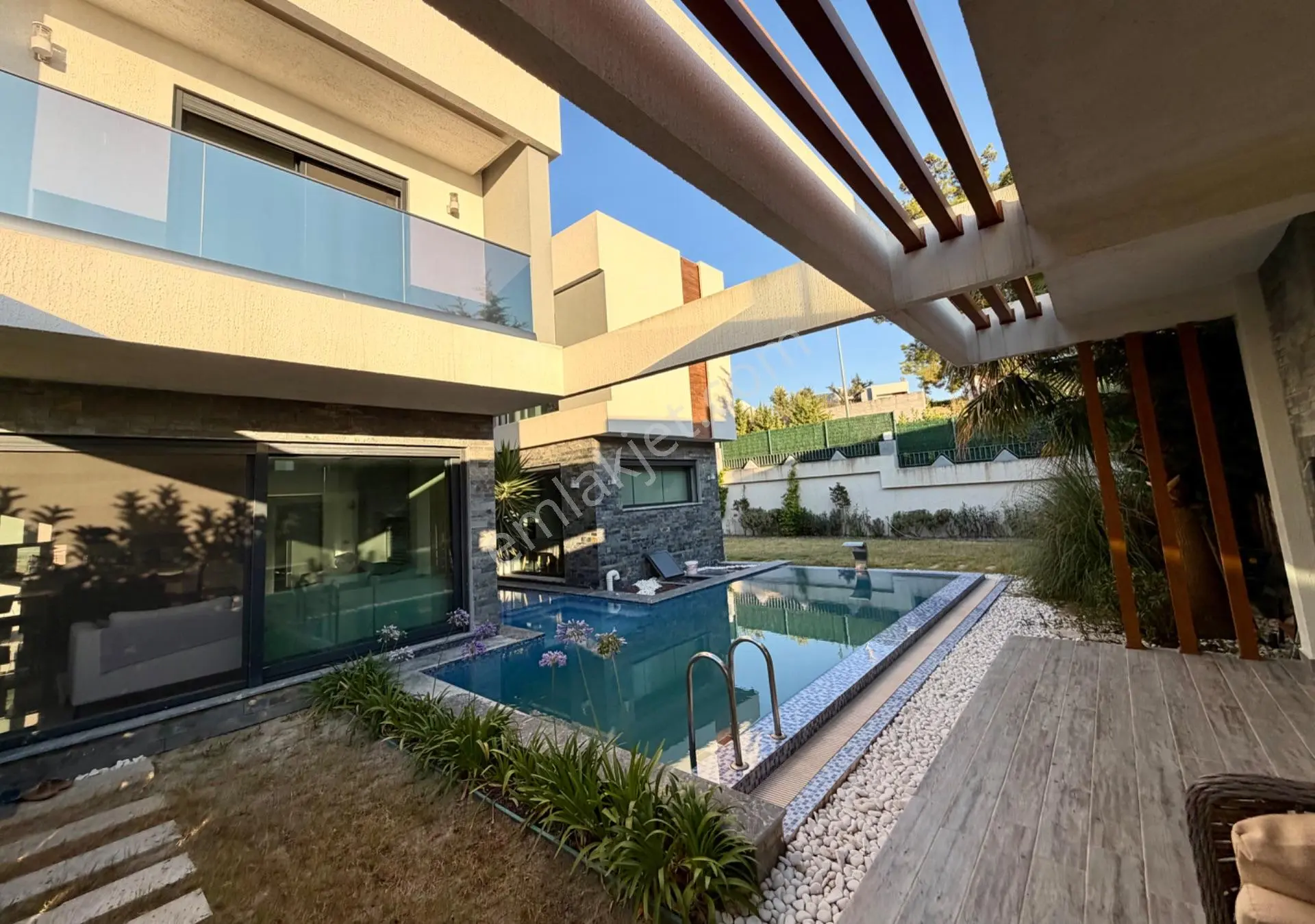 Kuşadası İstek Okulları Bölgesinde Özel Havuzlu Geniş Villa — fotoğraf 26