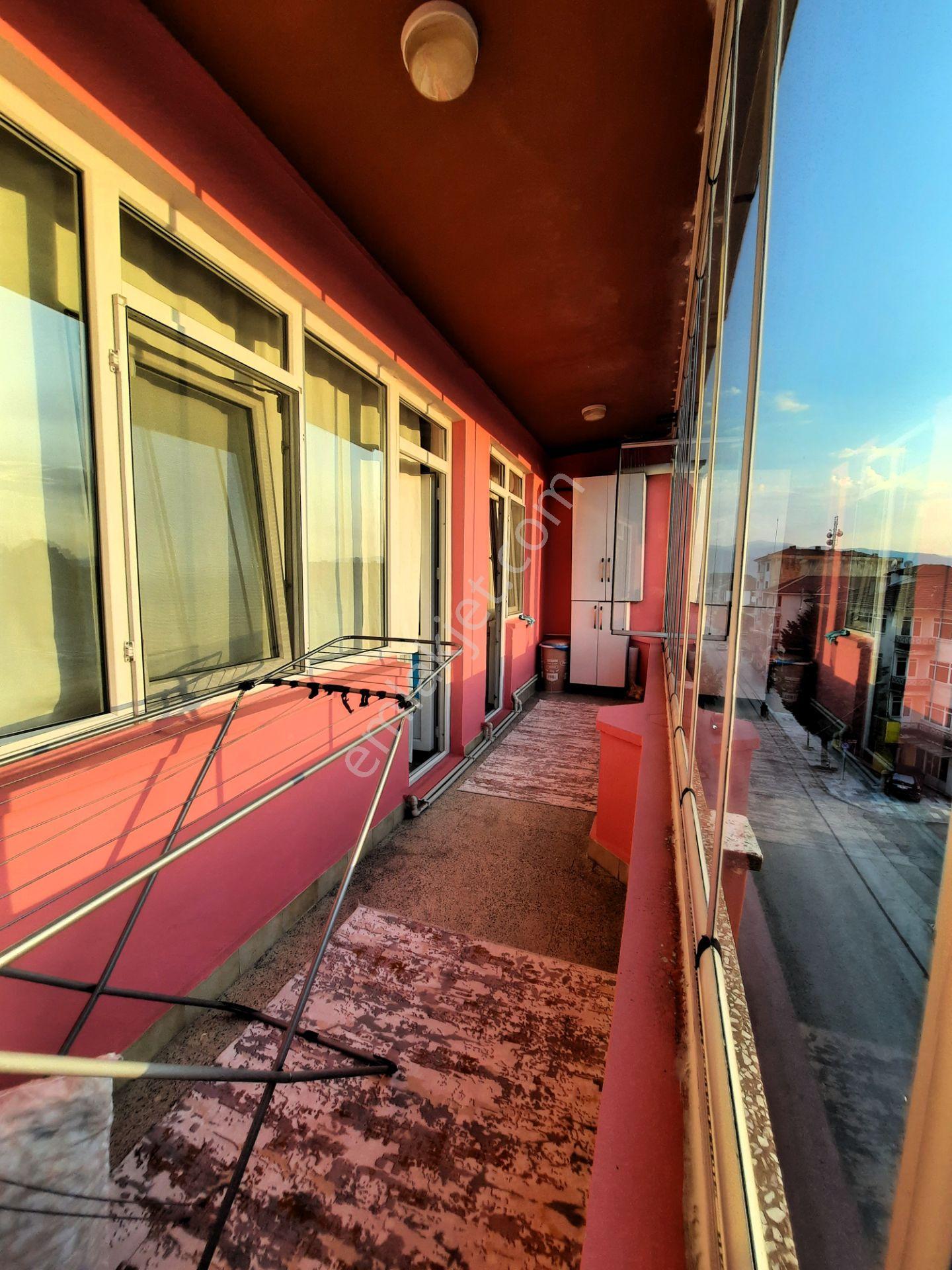 Düzce Aydınpınar Caddesinde -eşyalı- 2+1 Yenilenmiş Daire! — fotoğraf 10