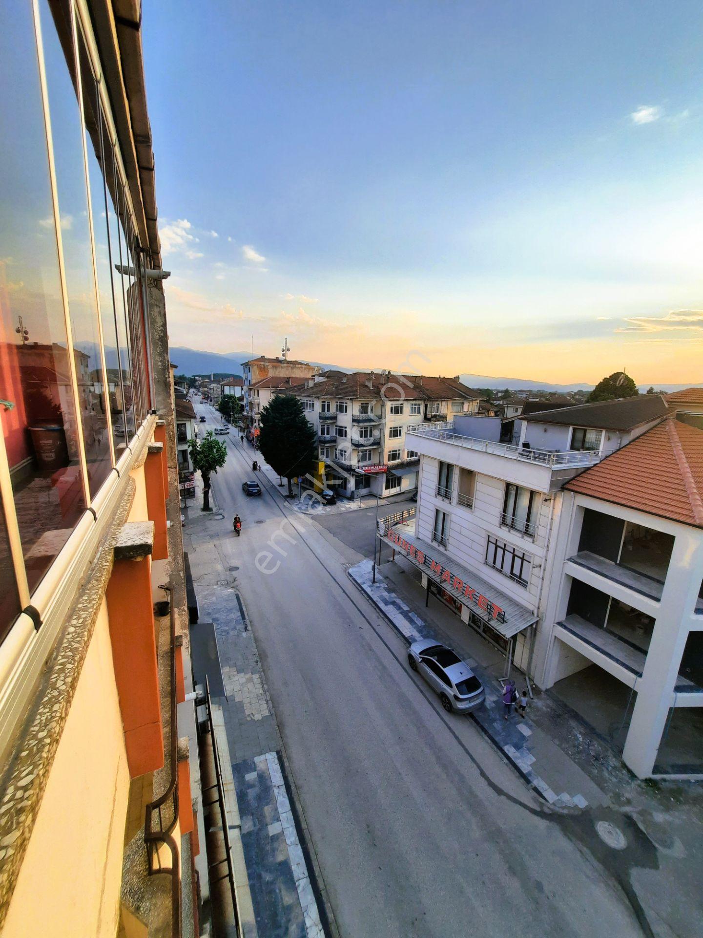 Düzce Aydınpınar Caddesinde -eşyalı- 2+1 Yenilenmiş Daire! — fotoğraf 11