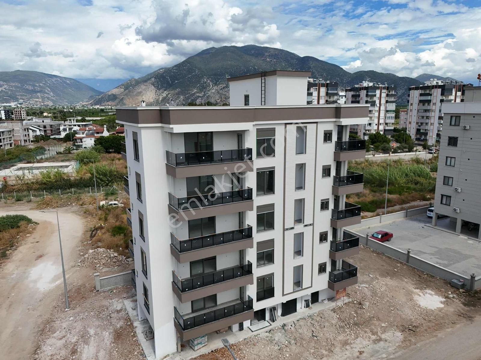 Finike Kum Mahellesinde Demşz Manzaralı Satılık 1+1 Daire