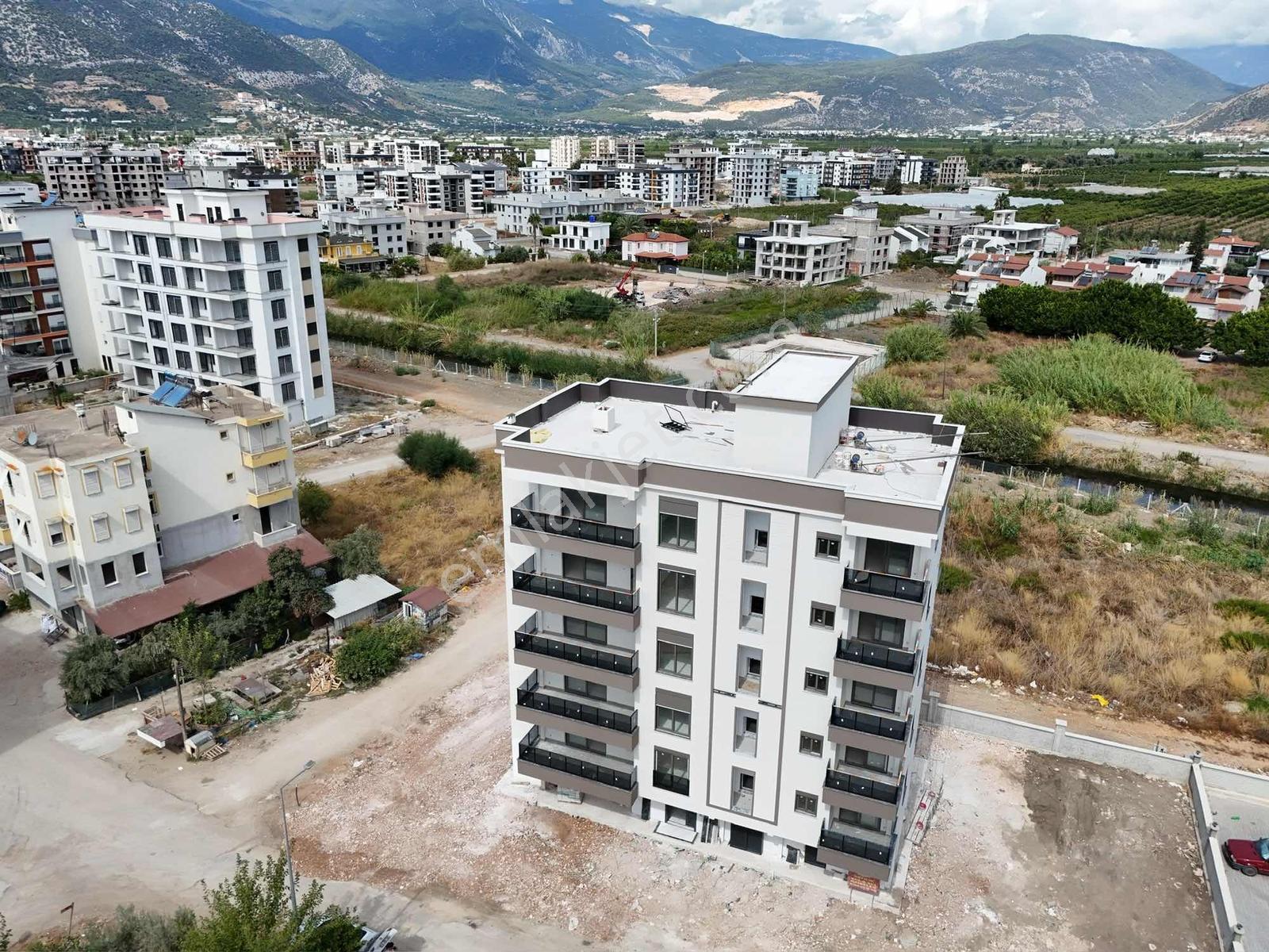 Finike Kum Mahellesinde Demşz Manzaralı Satılık 1+1 Daire — fotoğraf 3