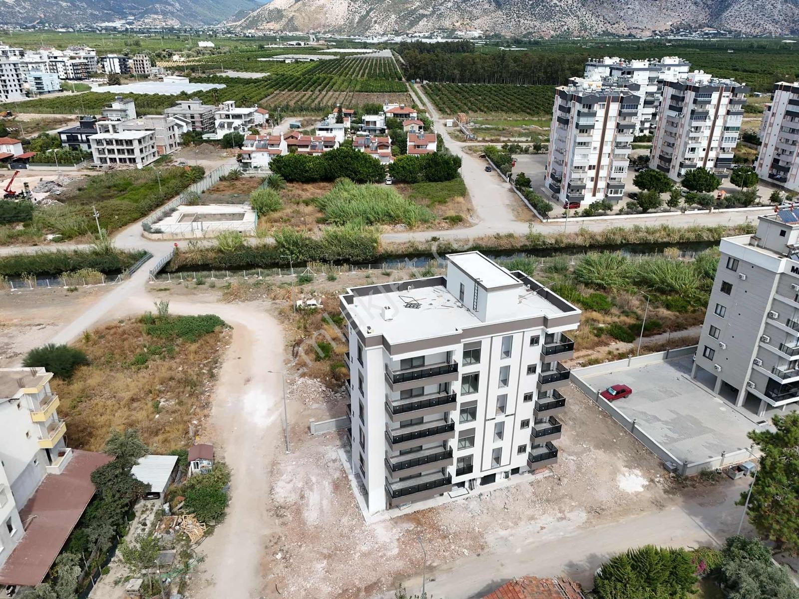 Finike Kum Mahellesinde Demşz Manzaralı Satılık 1+1 Daire — fotoğraf 4