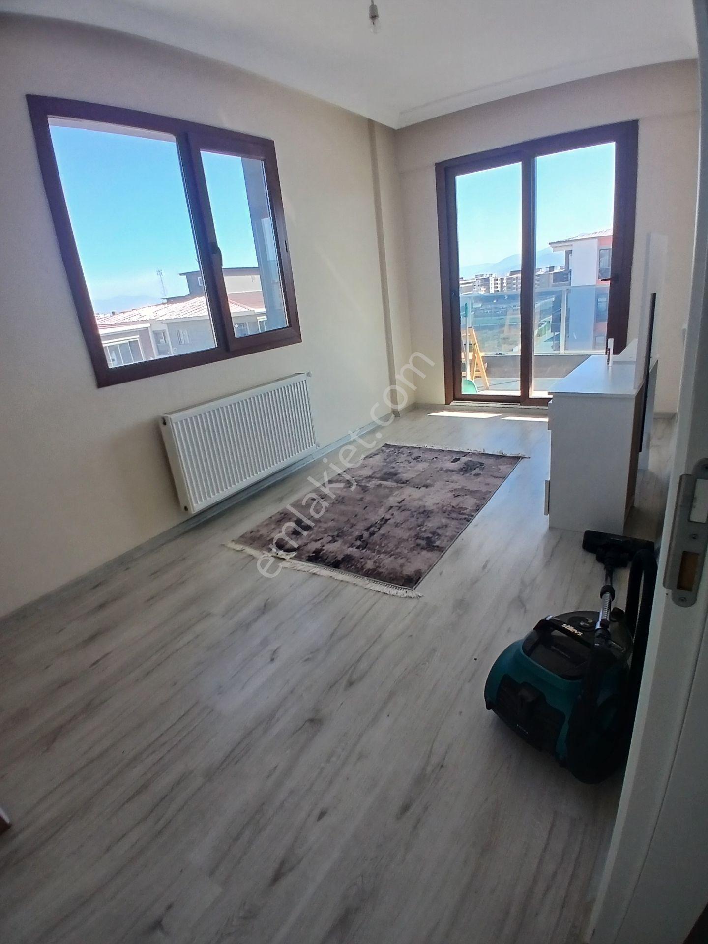 İzmir Torbalı Da 3+1 4 Yıllık Daire Acil Satılık — fotoğraf 7