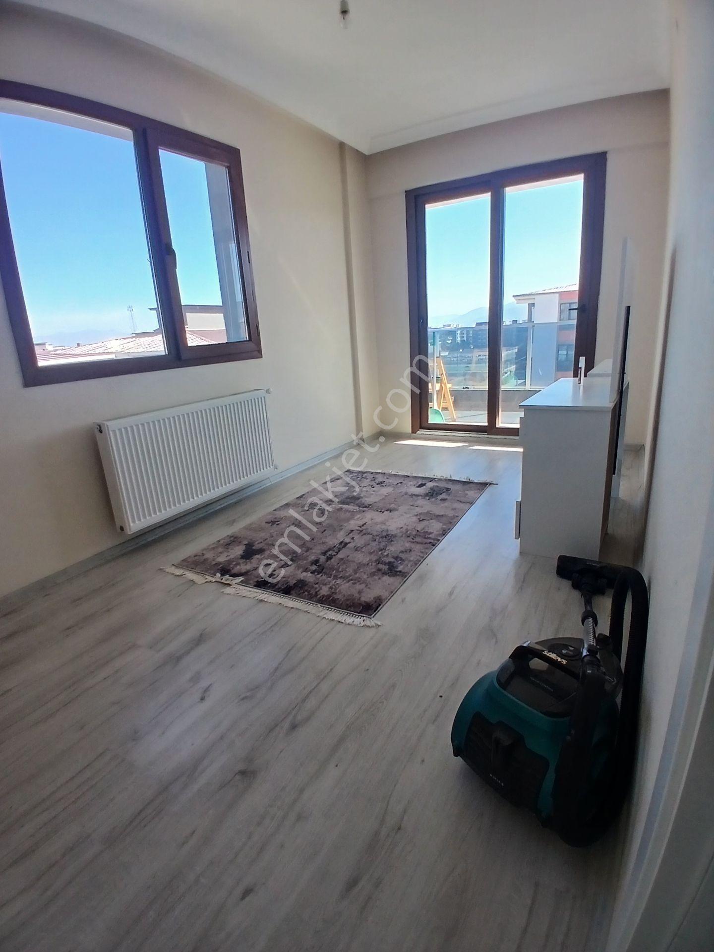 İzmir Torbalı Da 3+1 4 Yıllık Daire Acil Satılık — fotoğraf 8