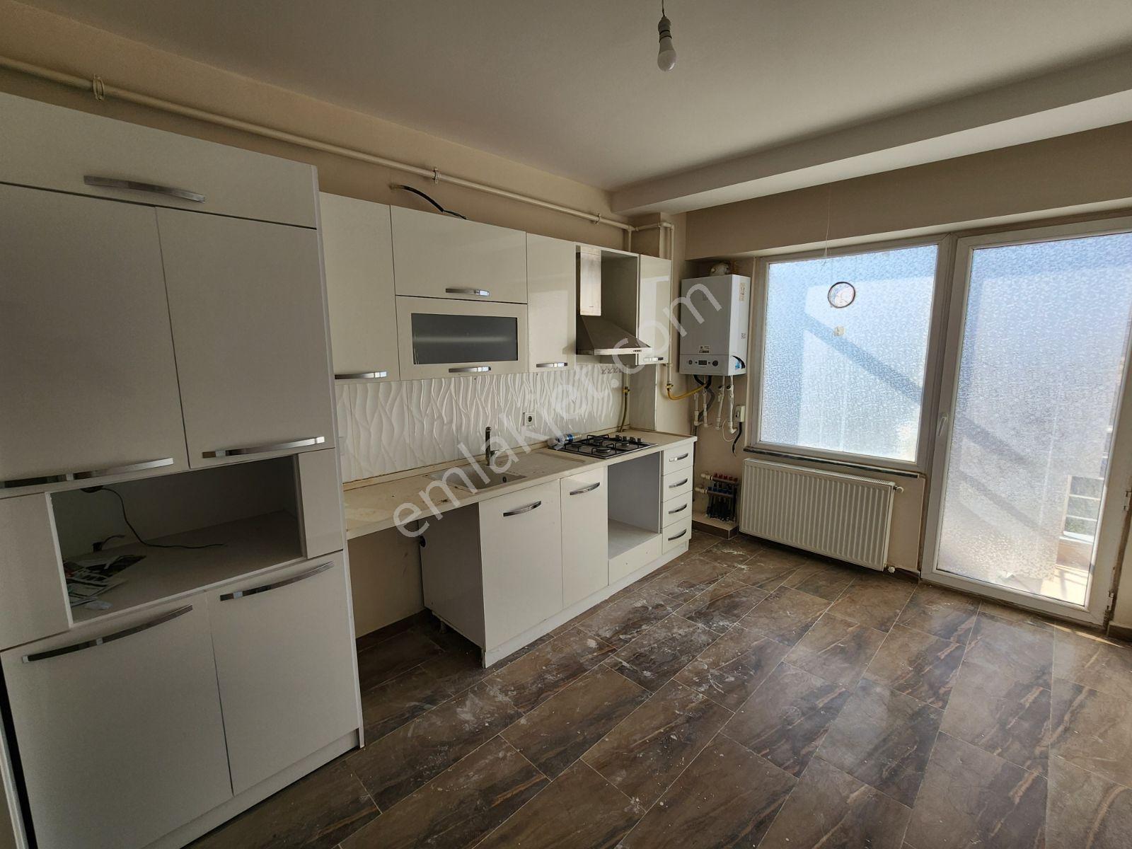 Yenibeşevler Delux Ara Kat 3+1 Geniş Teraslı Daire