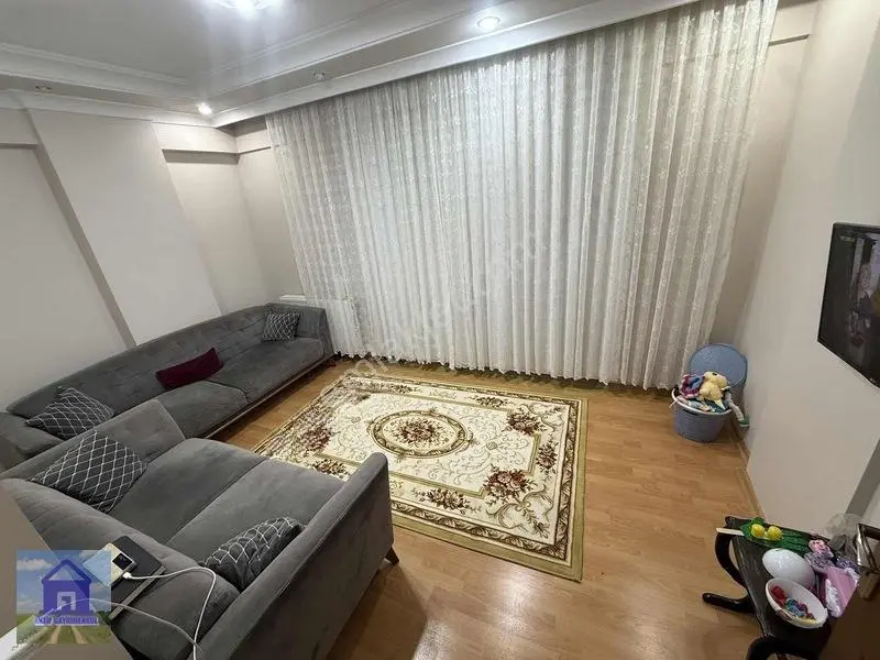Hürriyet Mahallesinde 14 Yıllık 2+1 Satılık Yeni Daire — fotoğraf 2