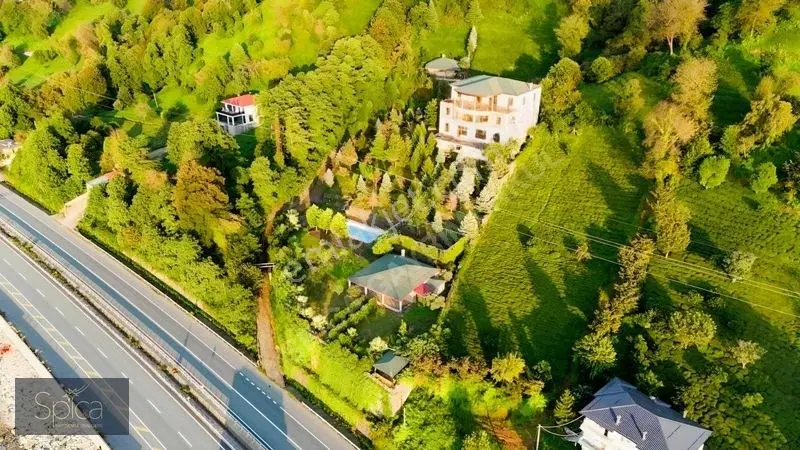 Ardeşen Denize Sıfır 7.067 M2 Arsa Üzerinde 1.500 M2 Tripleks