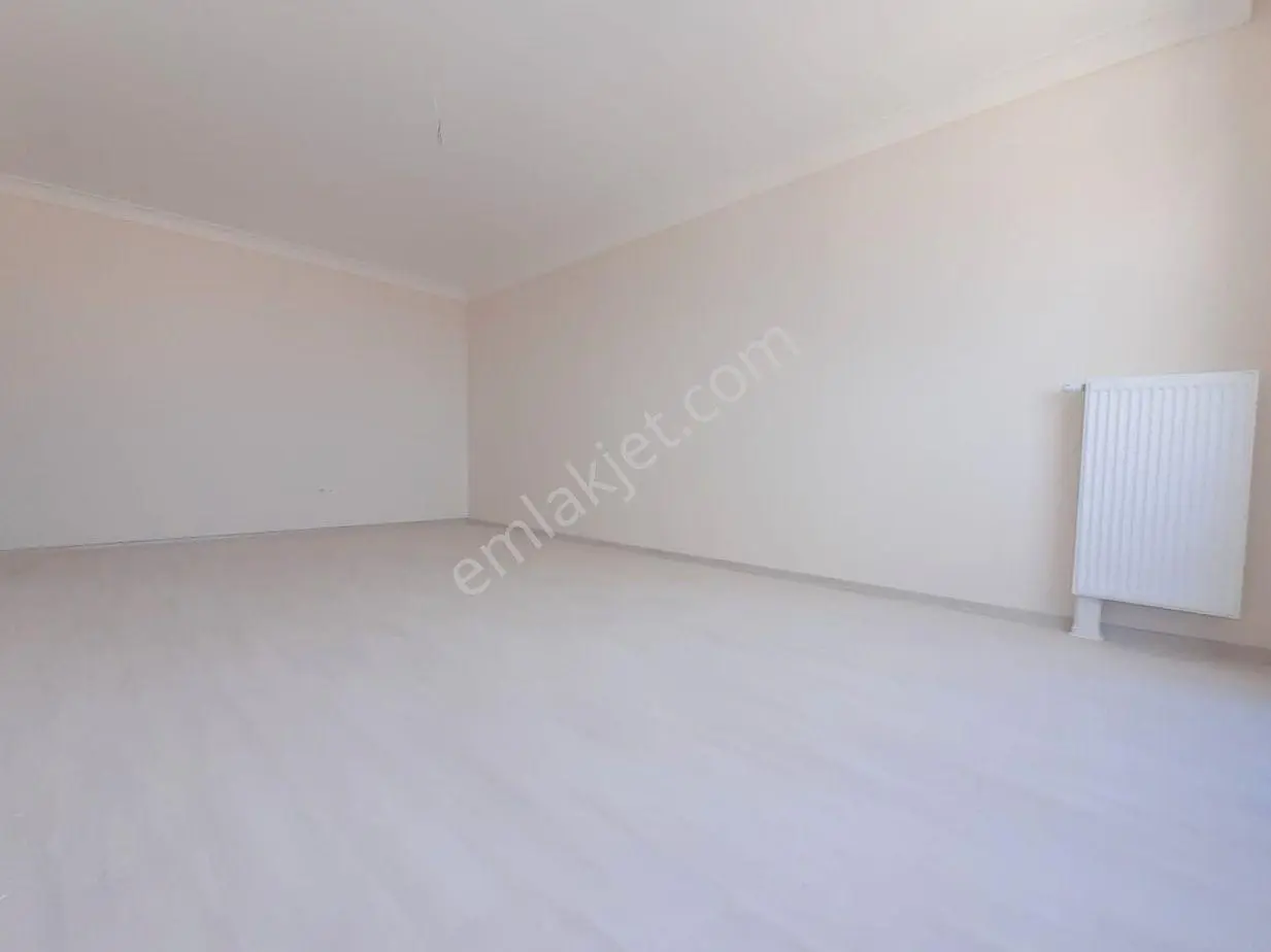 Mertcan'dan Havuzlu Güvenlikli Sitede Ara Kat 2+1 Daire — fotoğraf 3