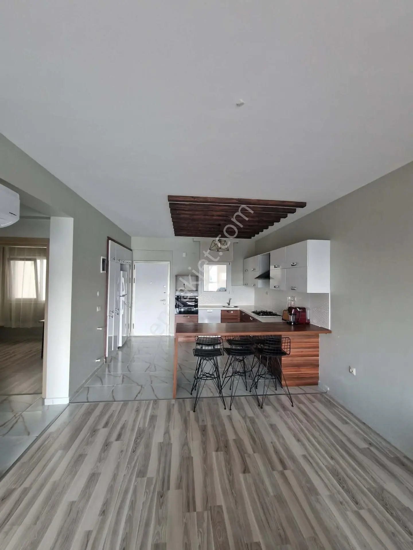 Kuşadası'nda Eşyalı, Havuzlu Sitede Geniş 2+1 Satılık Daire — fotoğraf 4