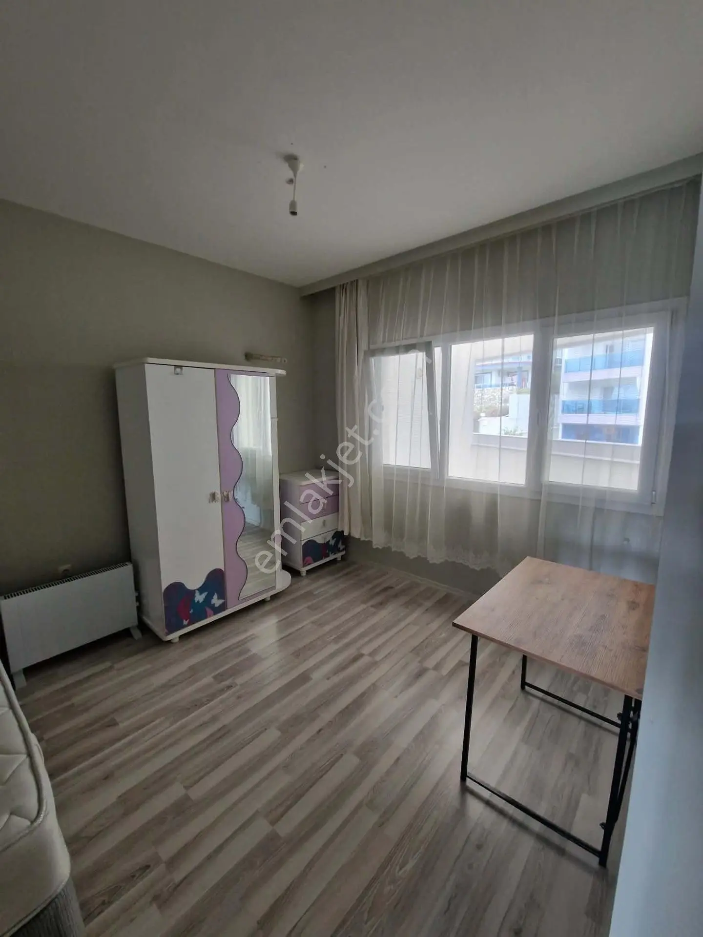 Kuşadası'nda Eşyalı, Havuzlu Sitede Geniş 2+1 Satılık Daire — fotoğraf 6