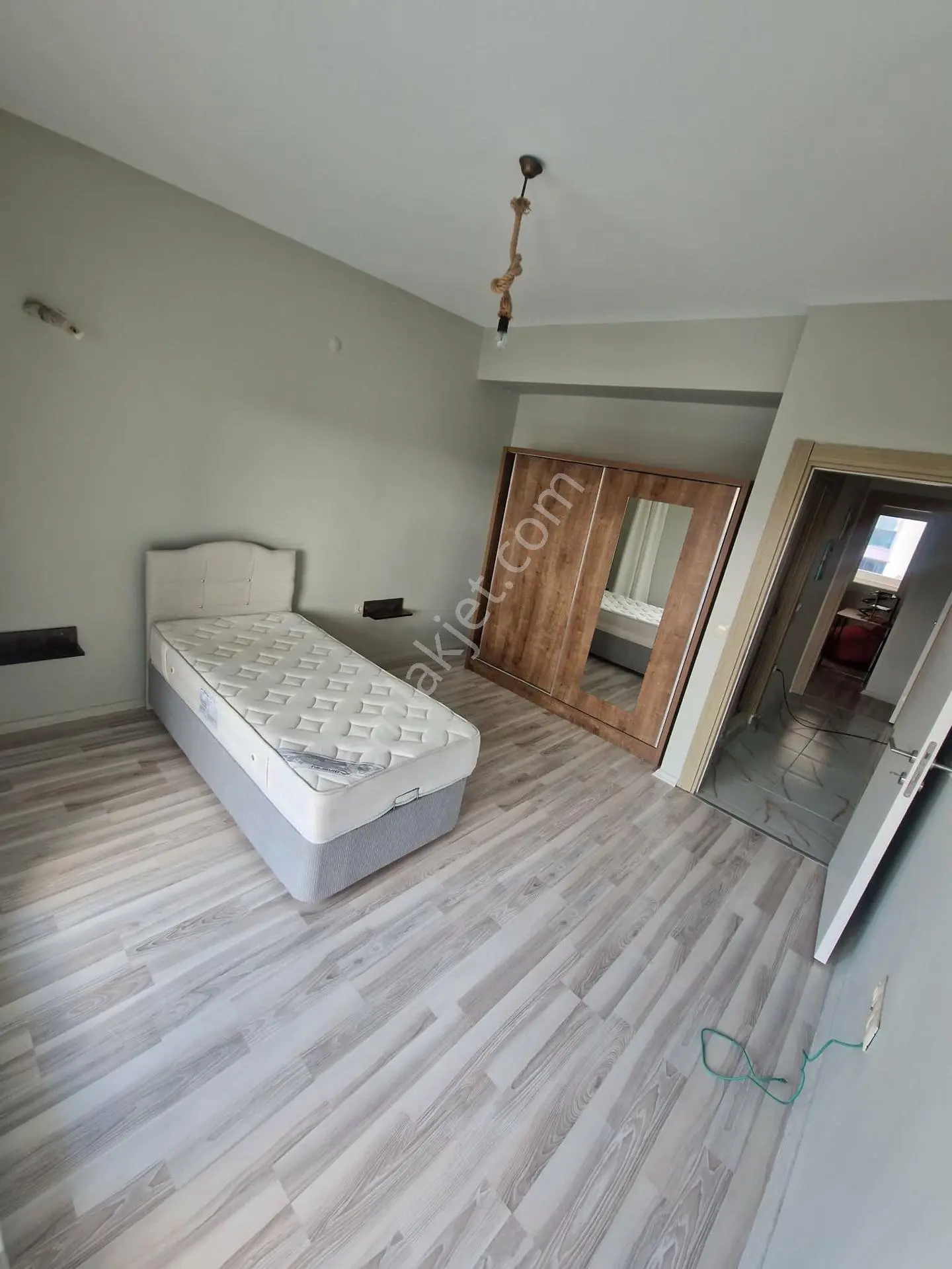 Kuşadası'nda Eşyalı, Havuzlu Sitede Geniş 2+1 Satılık Daire — fotoğraf 9