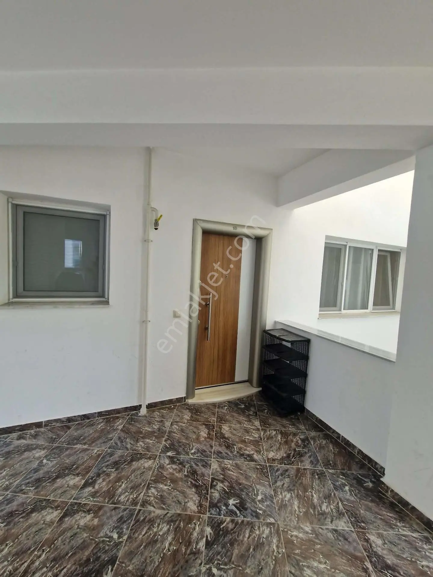 Kuşadası'nda Eşyalı, Havuzlu Sitede Geniş 2+1 Satılık Daire — fotoğraf 10