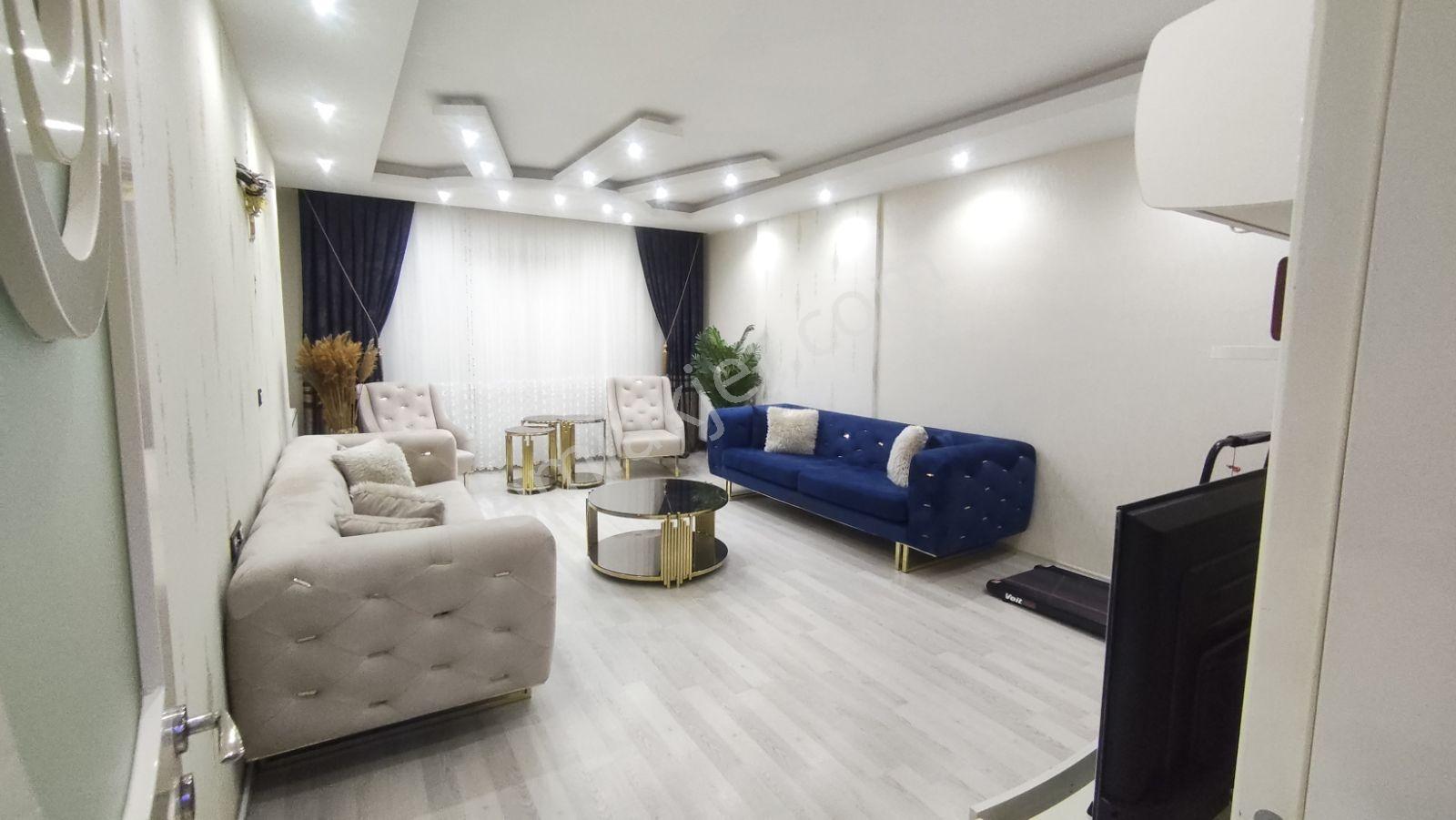 Karaköprüde Cadde Üstü Arakat Satılık 5 Odalı Daire
