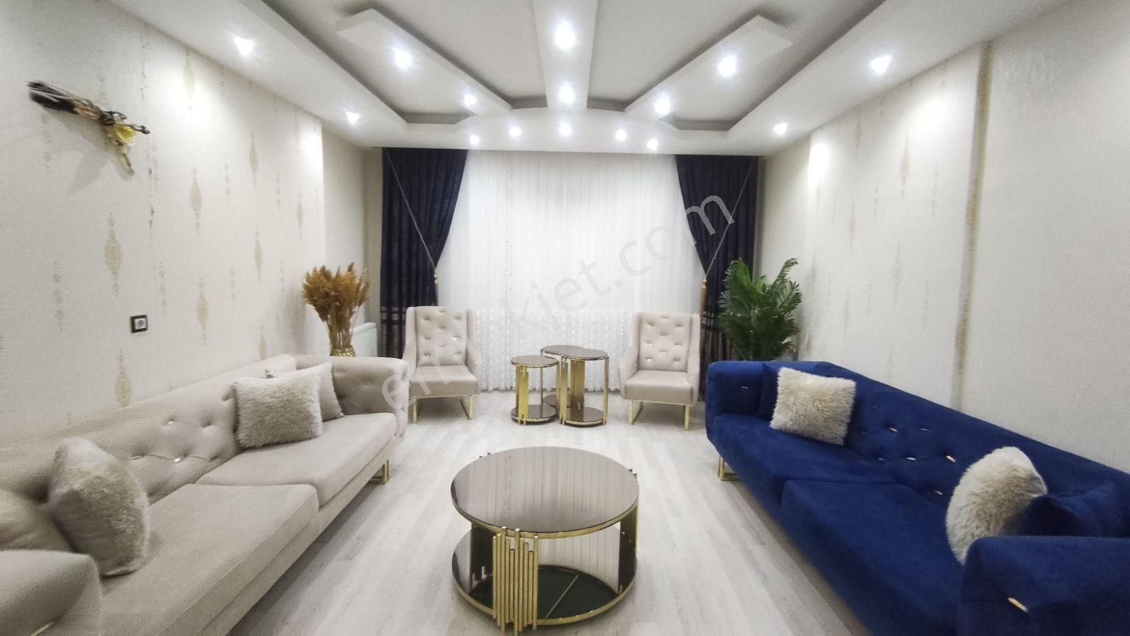 Karaköprüde Cadde Üstü Arakat Satılık 5 Odalı Daire — fotoğraf 2