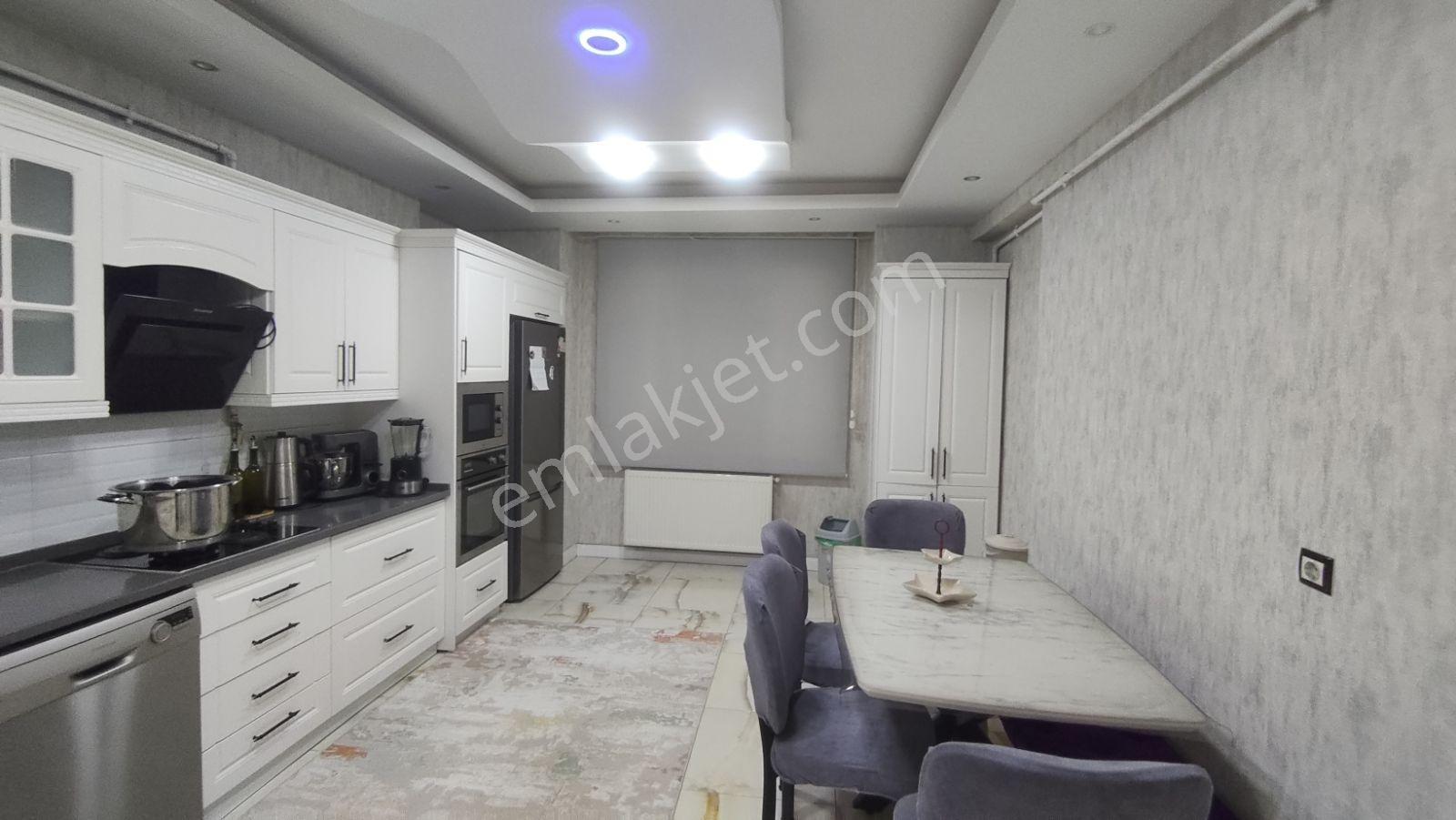 Karaköprüde Cadde Üstü Arakat Satılık 5 Odalı Daire — fotoğraf 4