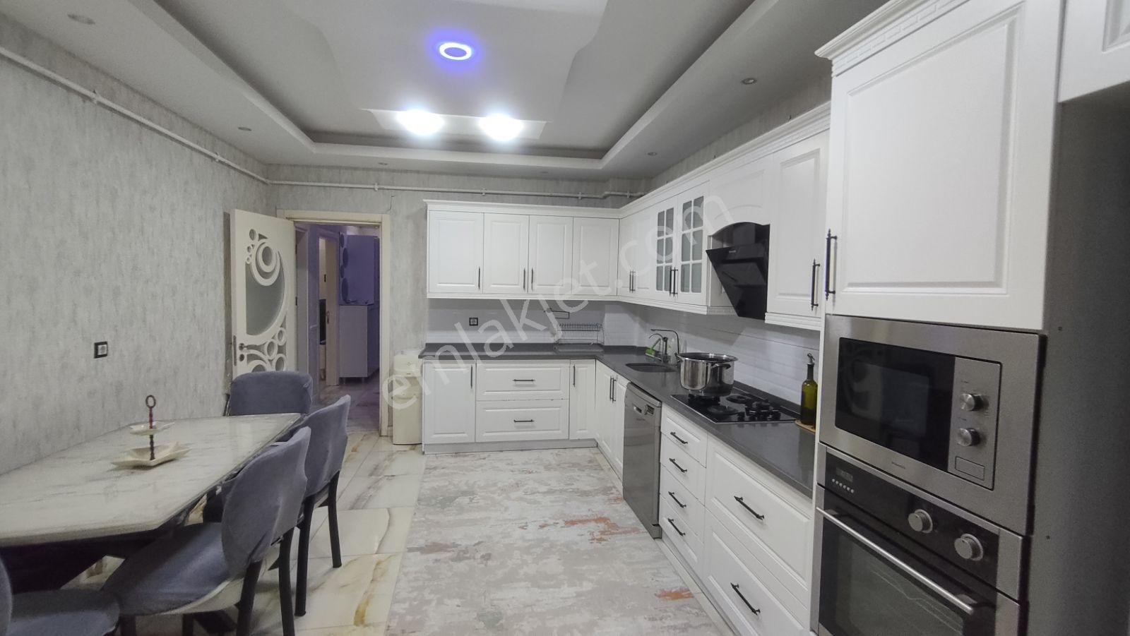 Karaköprüde Cadde Üstü Arakat Satılık 5 Odalı Daire — fotoğraf 5
