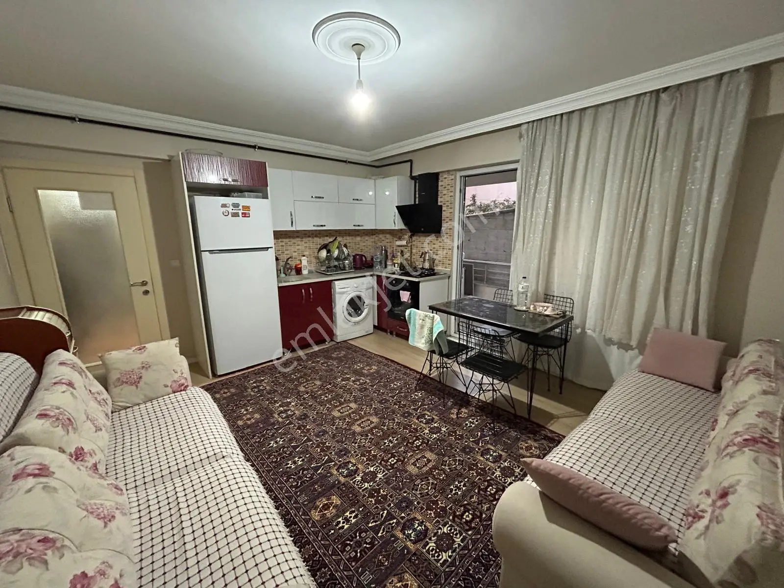 Yükselden Edremitte Yeni Binada D.gazlı Bahçeli Eşyalı 2+1 Satılık Daire — fotoğraf 3