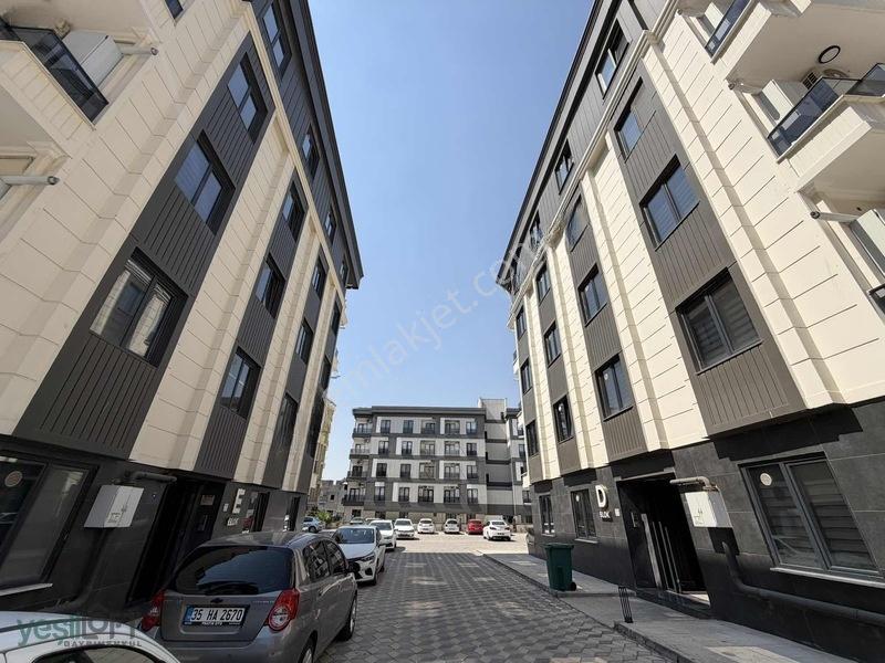 Yeşilloft'tan Eşyalı, Kiracılı Satılık 1+1 Daire — fotoğraf 3
