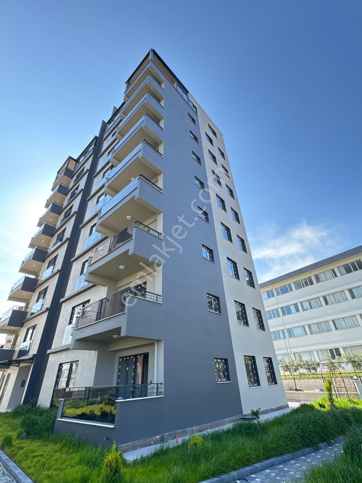 Kınış'Dan Yalınayakta 4+1 Deniz Ve Dağ Manzaralı Daireler