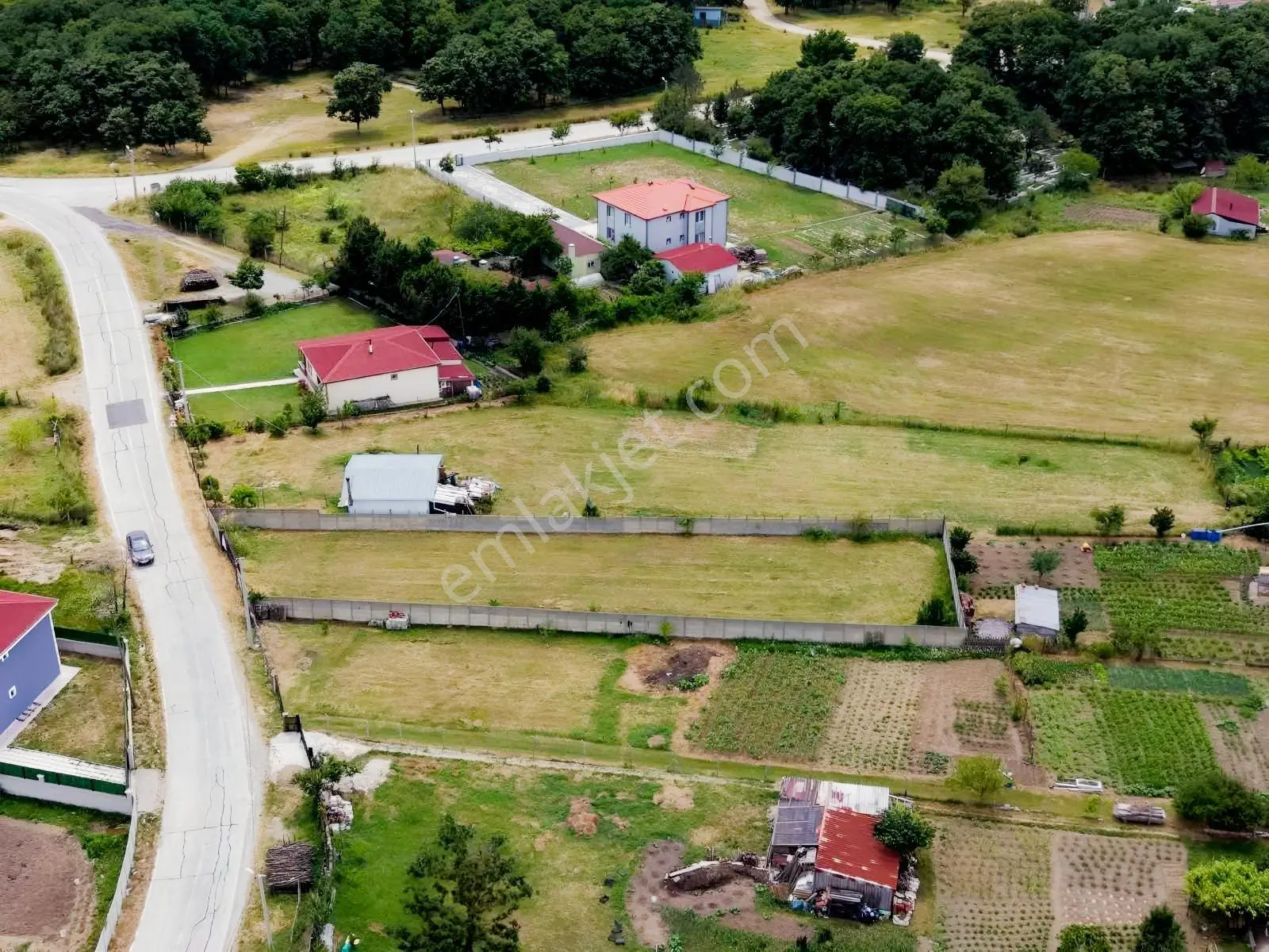 Merkezi Konumlu Ana Yola Cepheli Fırsat Arsa — fotoğraf 9