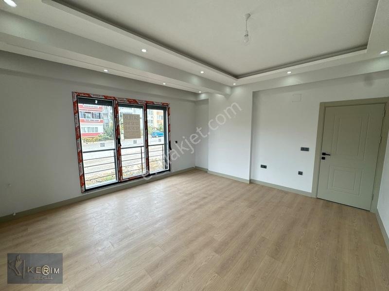 Kerim'den Küçükkuyu Merkez'de Ebeveyn Banyolu 2+1 Satılık Daire — fotoğraf 4