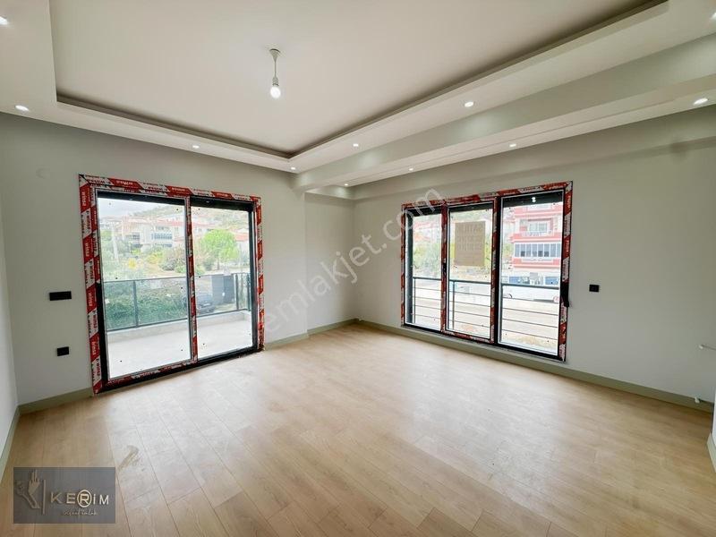 Kerim'den Küçükkuyu Merkez'de Ebeveyn Banyolu 2+1 Satılık Daire — fotoğraf 6