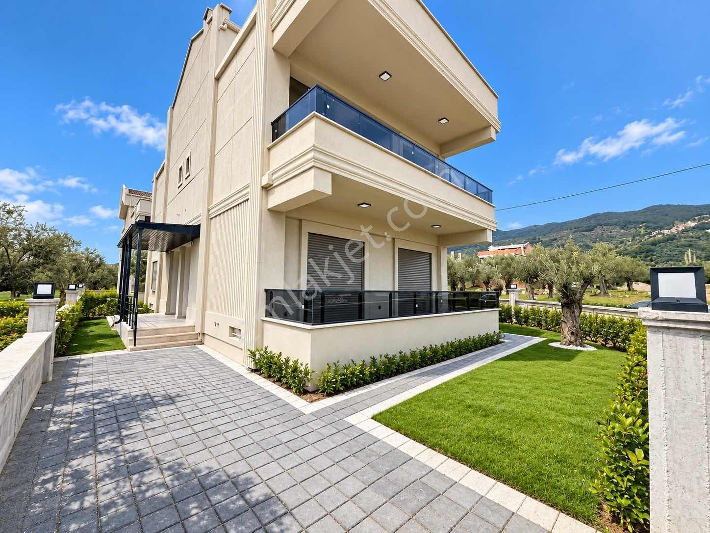 Avcı'Dan Kaz Dağları Güre'De 3+1 Sıfır Teraslı Bahçeli Villa