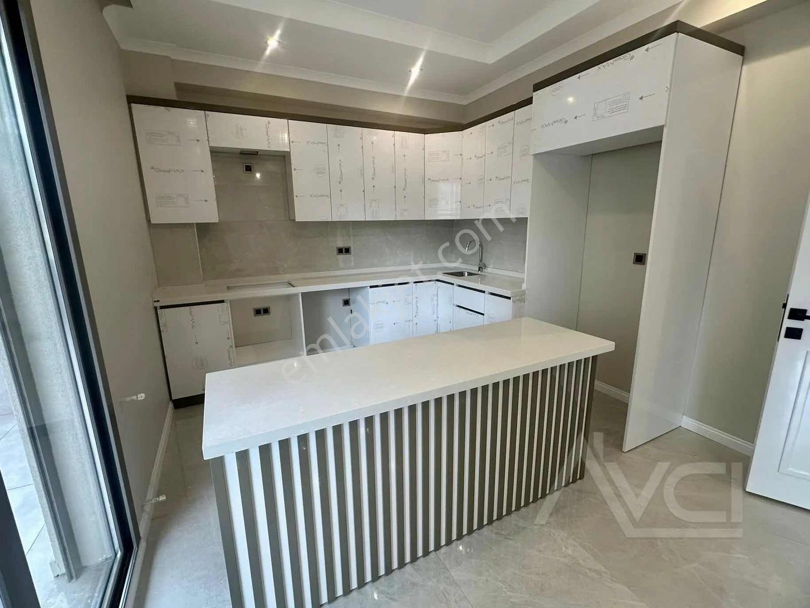 Avcı'dan Kaz Dağları Güre'de 3+1 Sıfır Teraslı Bahçeli Villa — fotoğraf 4