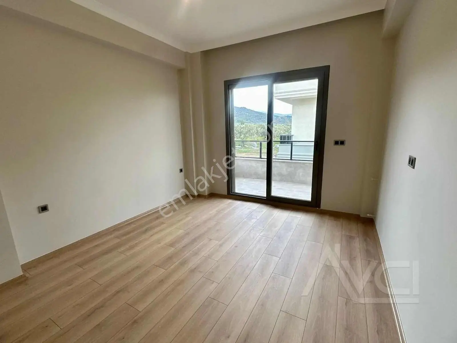 Avcı'dan Kaz Dağları Güre'de 3+1 Sıfır Teraslı Bahçeli Villa — fotoğraf 9