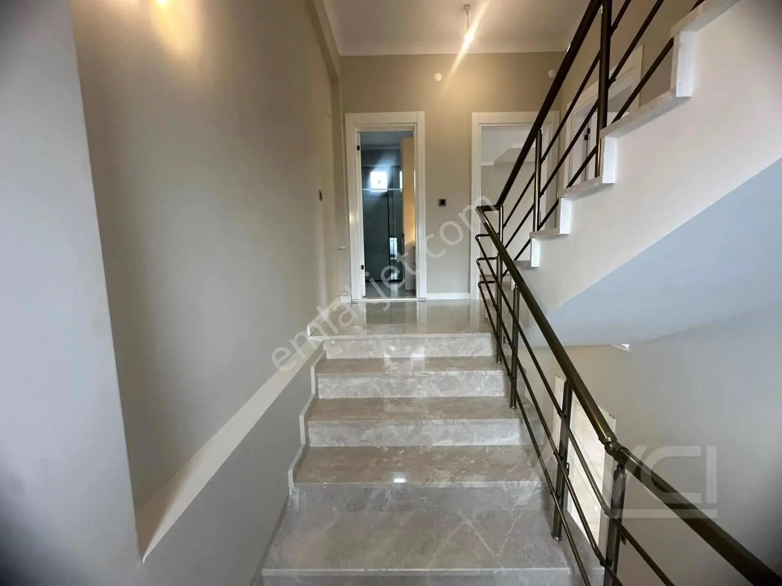 Avcı'dan Kaz Dağları Güre'de 3+1 Sıfır Teraslı Bahçeli Villa — fotoğraf 11