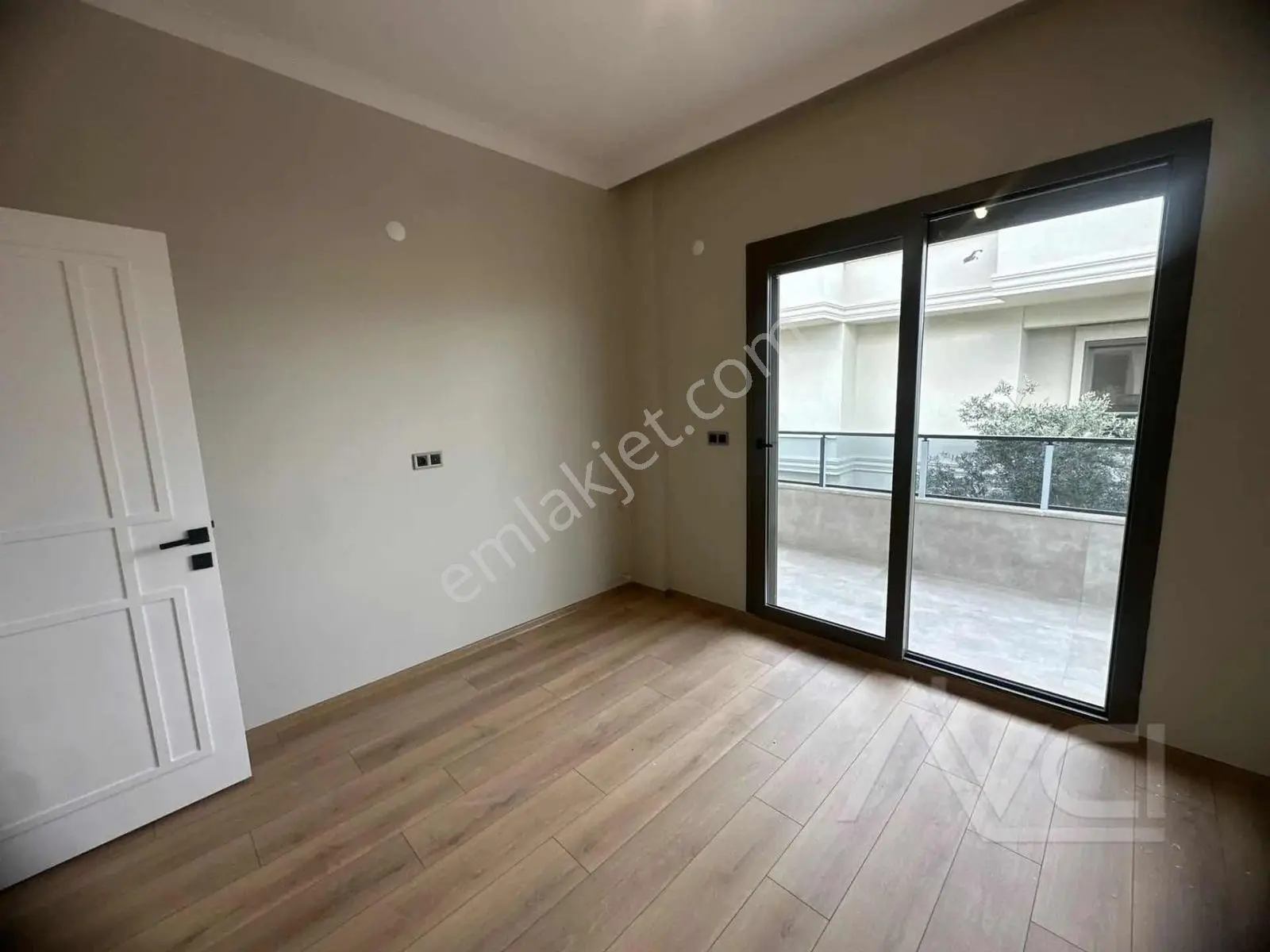 Avcı'dan Kaz Dağları Güre'de 3+1 Sıfır Teraslı Bahçeli Villa — fotoğraf 12