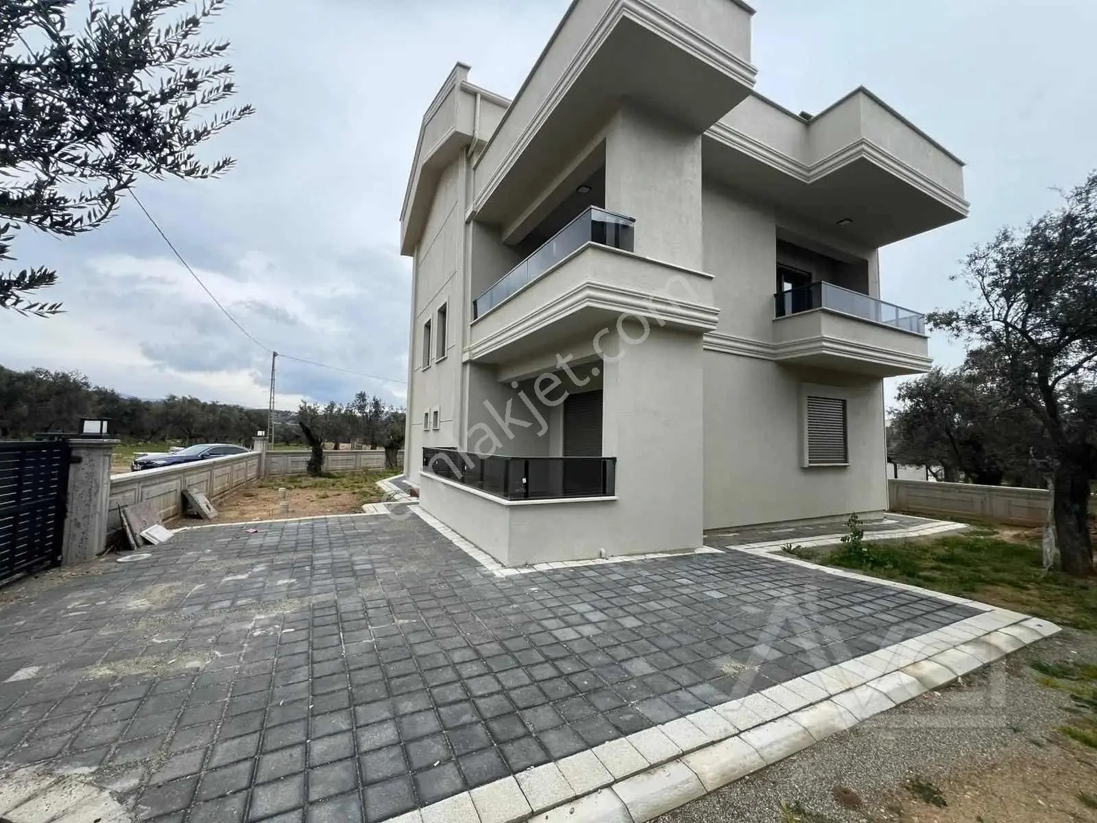 Avcı'dan Kaz Dağları Güre'de 3+1 Sıfır Teraslı Bahçeli Villa — fotoğraf 14
