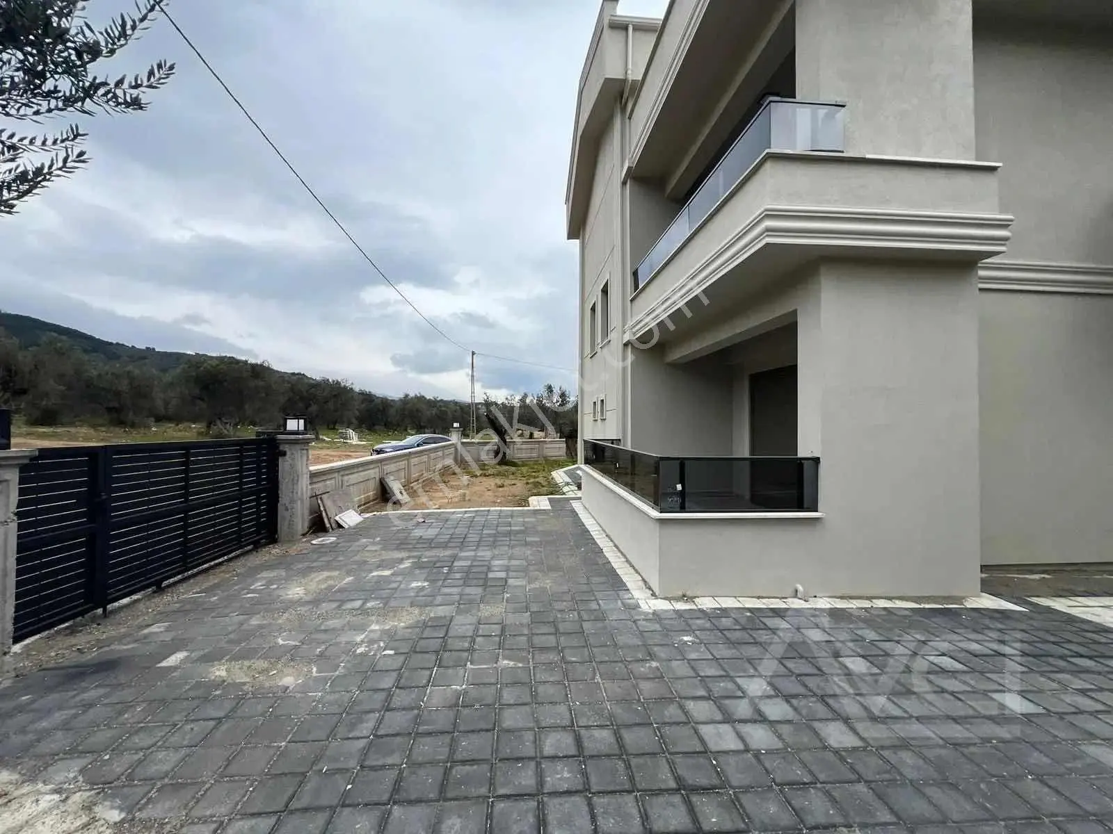 Avcı'dan Kaz Dağları Güre'de 3+1 Sıfır Teraslı Bahçeli Villa — fotoğraf 16