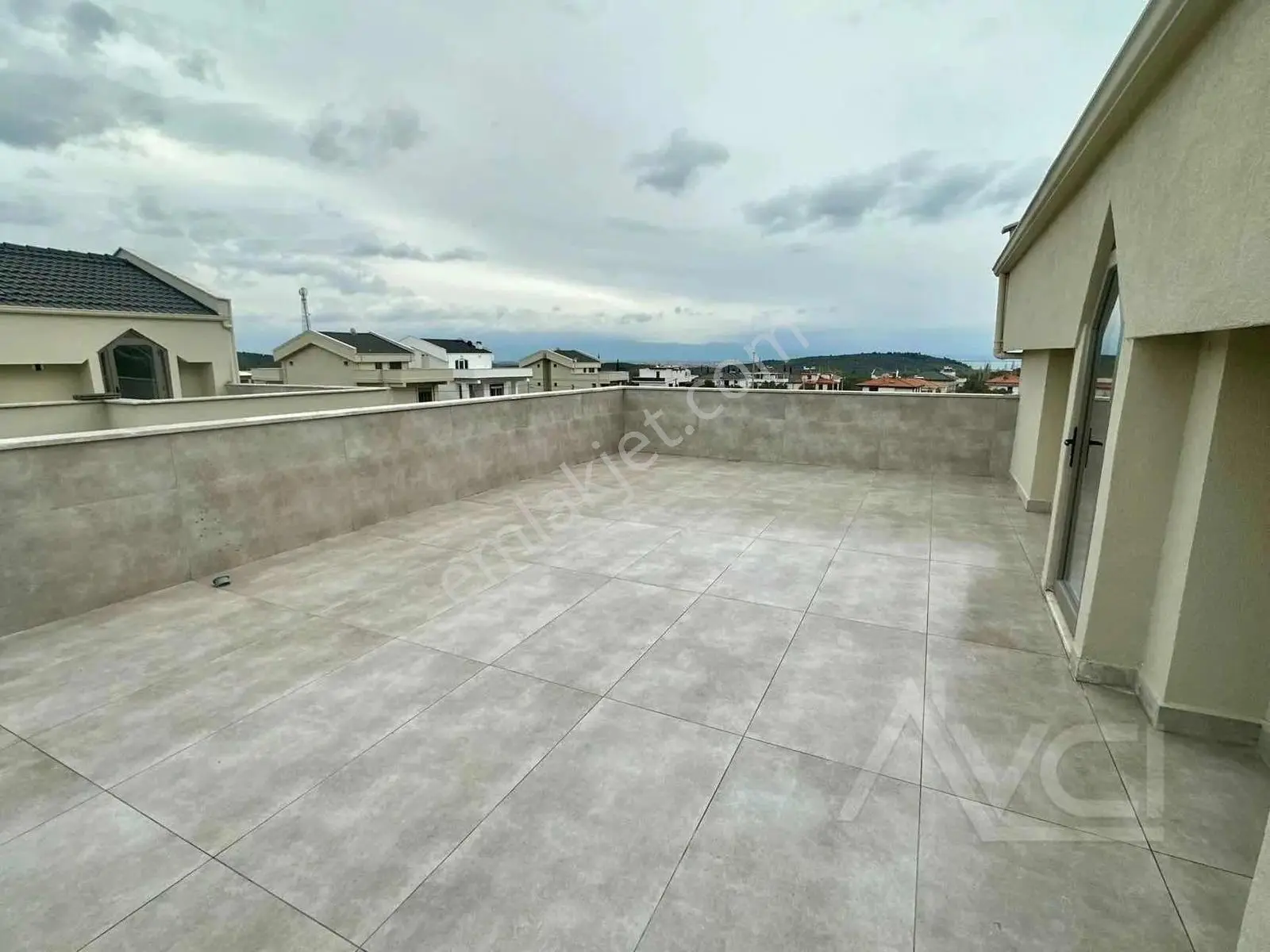 Avcı'dan Kaz Dağları Güre'de 3+1 Sıfır Teraslı Bahçeli Villa — fotoğraf 18