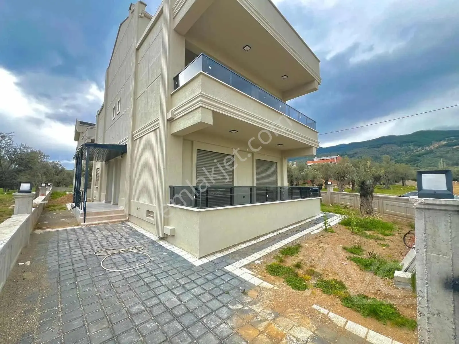 Avcı'dan Kaz Dağları Güre'de 3+1 Sıfır Teraslı Bahçeli Villa — fotoğraf 19