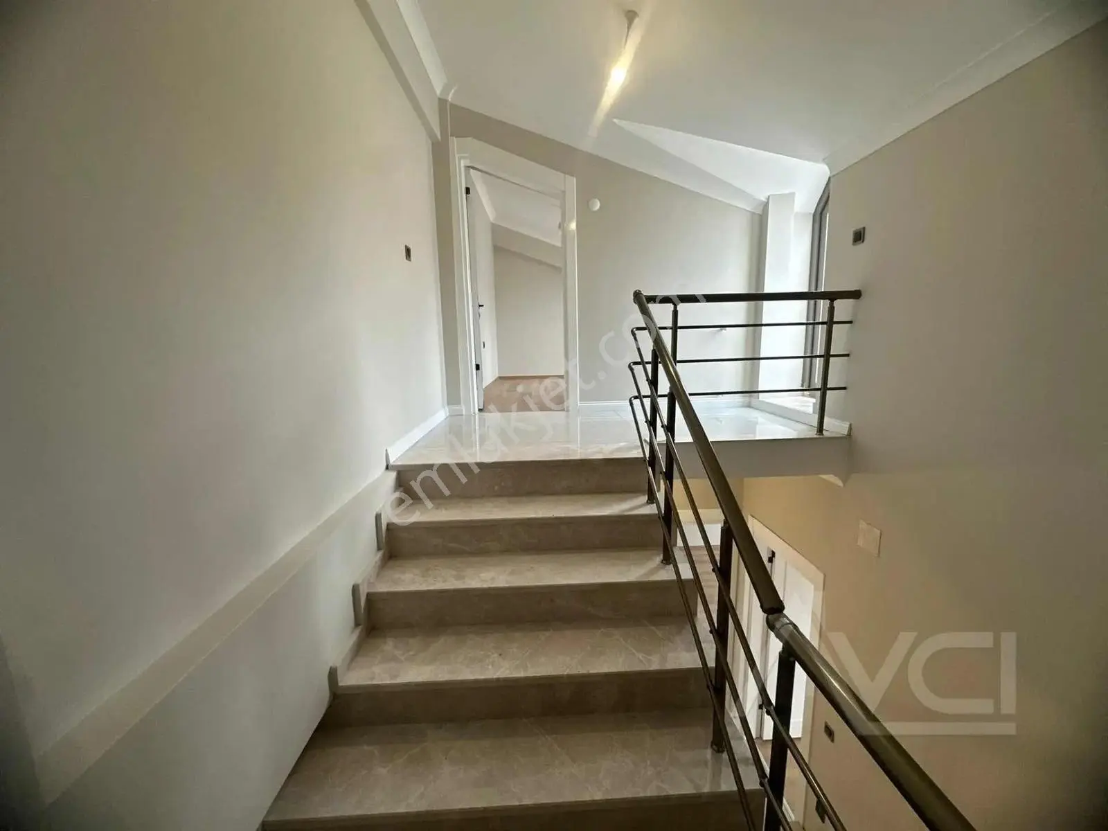 Avcı'dan Kaz Dağları Güre'de 3+1 Sıfır Teraslı Bahçeli Villa — fotoğraf 20