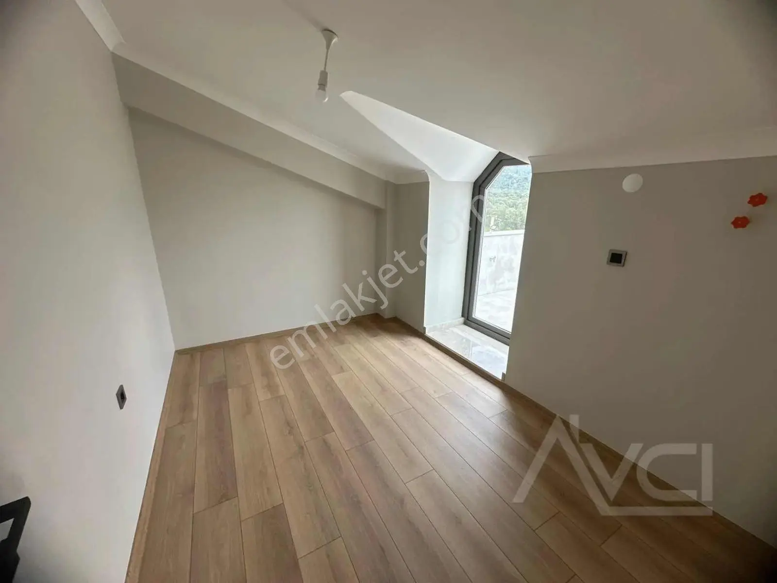 Avcı'dan Kaz Dağları Güre'de 3+1 Sıfır Teraslı Bahçeli Villa — fotoğraf 21