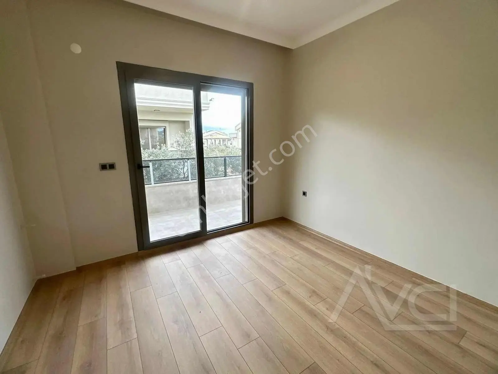Avcı'dan Kaz Dağları Güre'de 3+1 Sıfır Teraslı Bahçeli Villa — fotoğraf 22