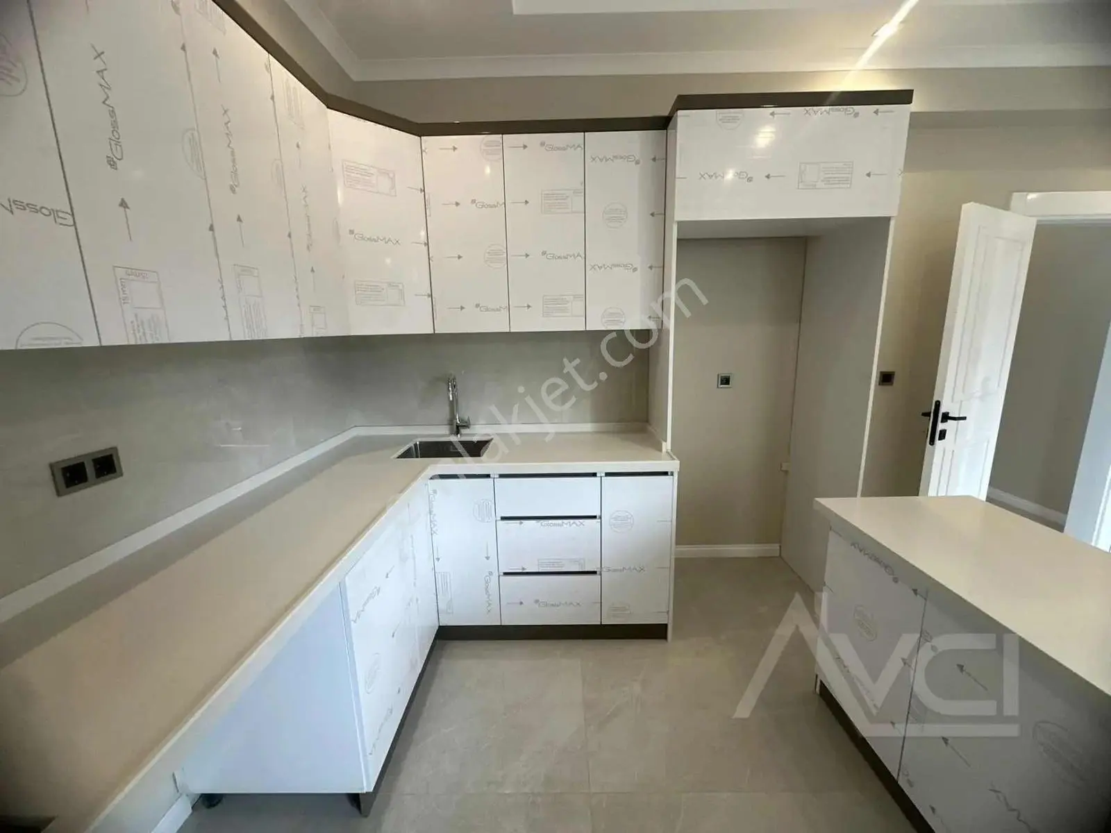 Avcı'dan Kaz Dağları Güre'de 3+1 Sıfır Teraslı Bahçeli Villa — fotoğraf 24