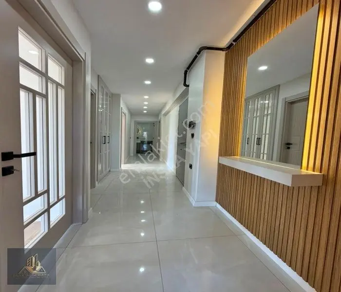 Beylikdüzü West Marina'da Satılık 3+1 Sıfır Daire Fırsatı — fotoğraf 2