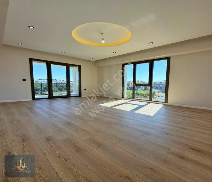 Beylikdüzü West Marina'da Satılık 3+1 Sıfır Daire Fırsatı — fotoğraf 3