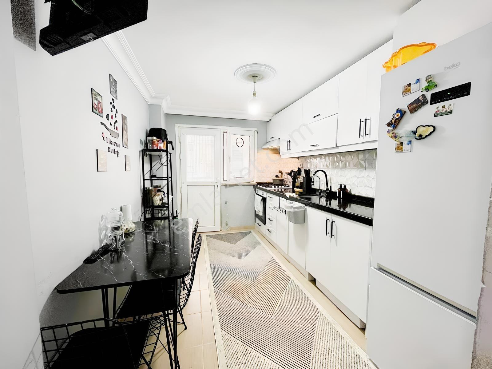 Metrobüsün Dibinde Otoparklı Asansörlü 140 M²3+1 Satılık Daire!! — fotoğraf 2