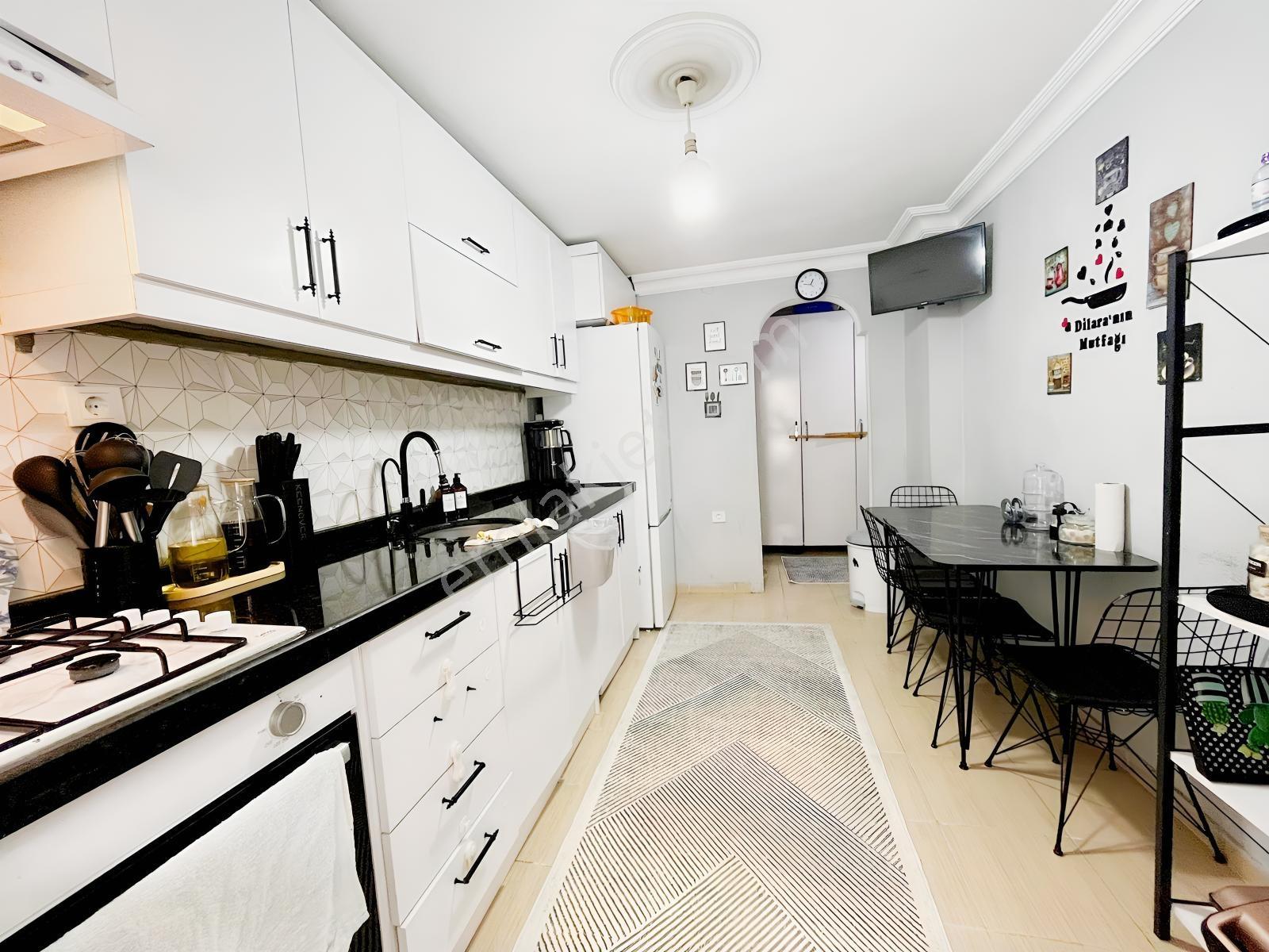 Metrobüsün Dibinde Otoparklı Asansörlü 140 M²3+1 Satılık Daire!! — fotoğraf 4