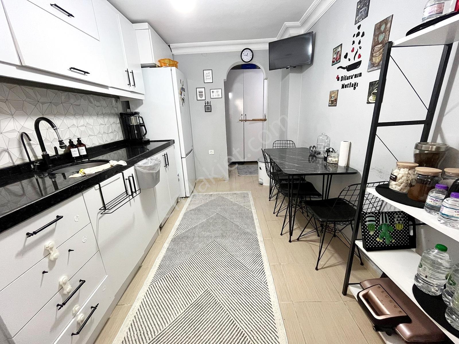 Metrobüsün Dibinde Otoparklı Asansörlü 140 M²3+1 Satılık Daire!! — fotoğraf 5