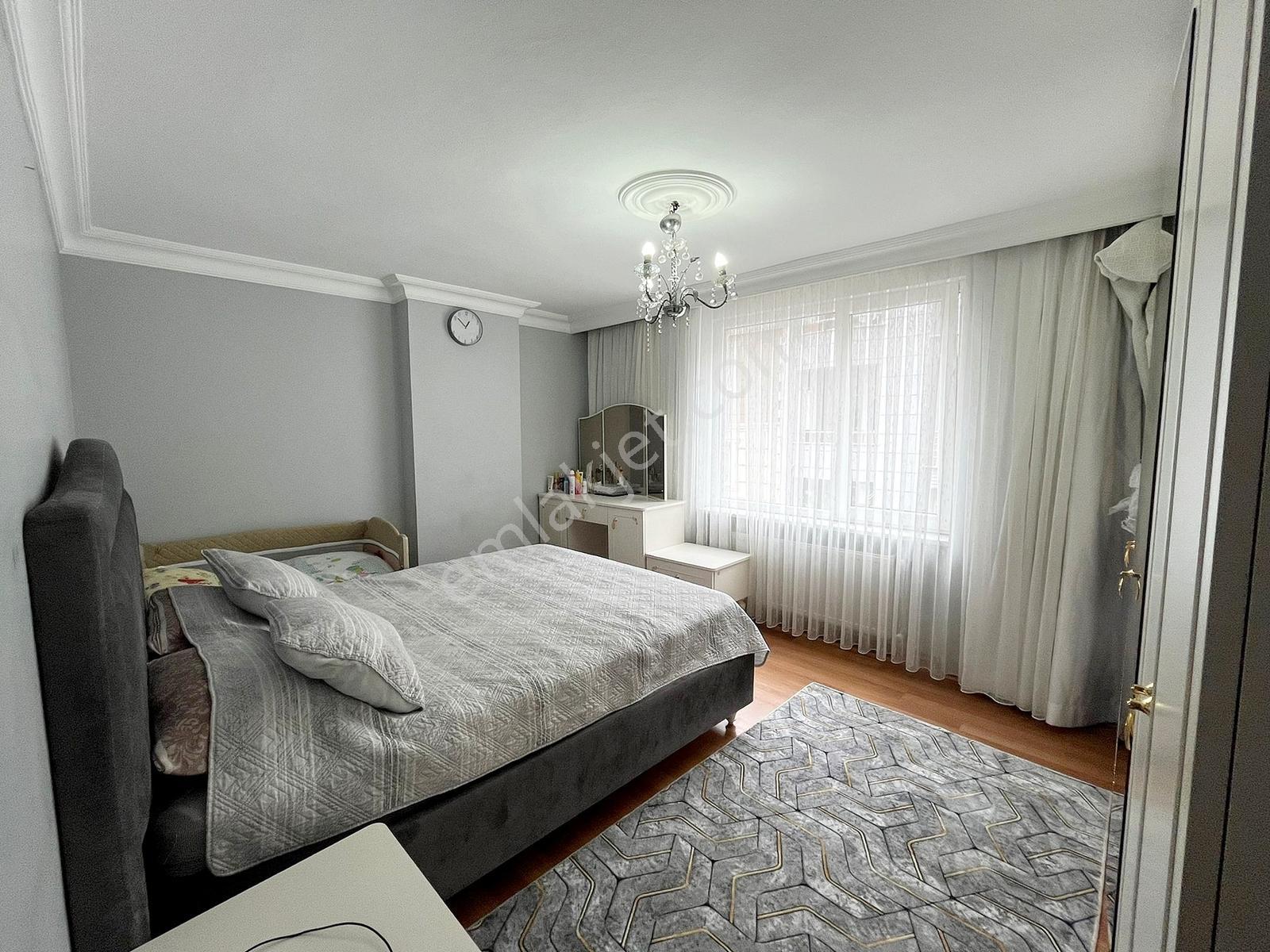 Metrobüsün Dibinde Otoparklı Asansörlü 140 M²3+1 Satılık Daire!! — fotoğraf 10