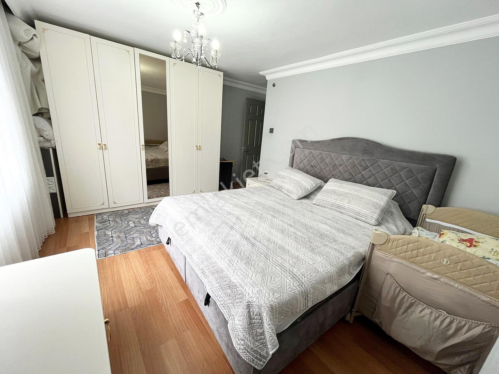 Metrobüsün Dibinde Otoparklı Asansörlü 140 M²3+1 Satılık Daire!! — fotoğraf 12